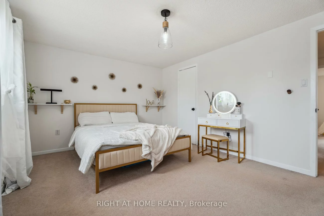 54, Shakespeare, Letitia Heights, Barrie