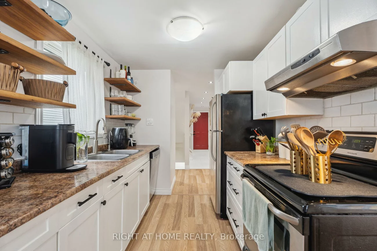 54, Shakespeare, Letitia Heights, Barrie