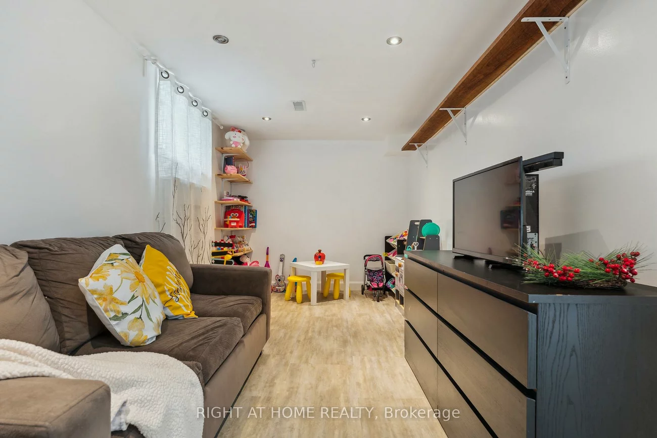 54, Shakespeare, Letitia Heights, Barrie