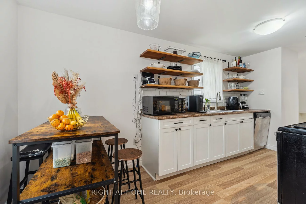 54, Shakespeare, Letitia Heights, Barrie