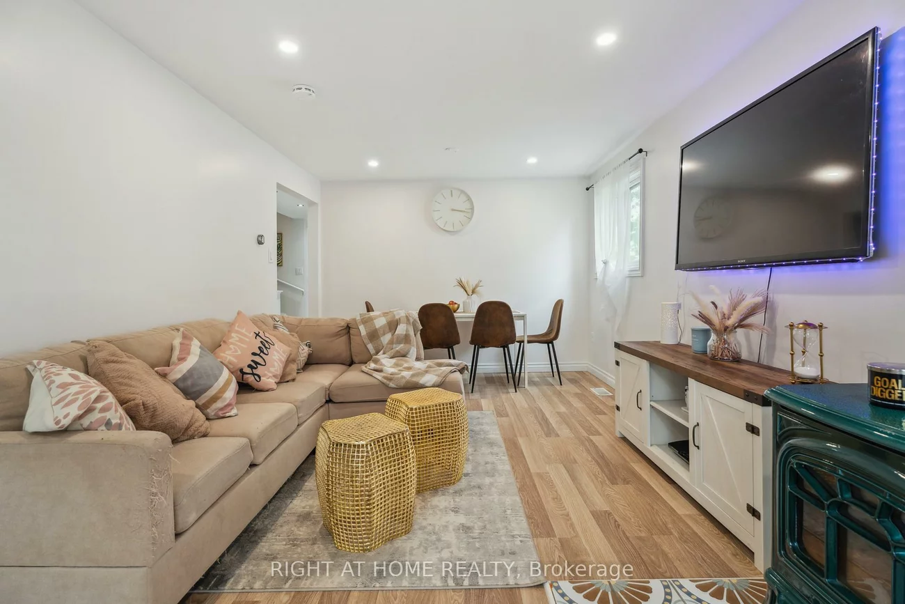 54, Shakespeare, Letitia Heights, Barrie