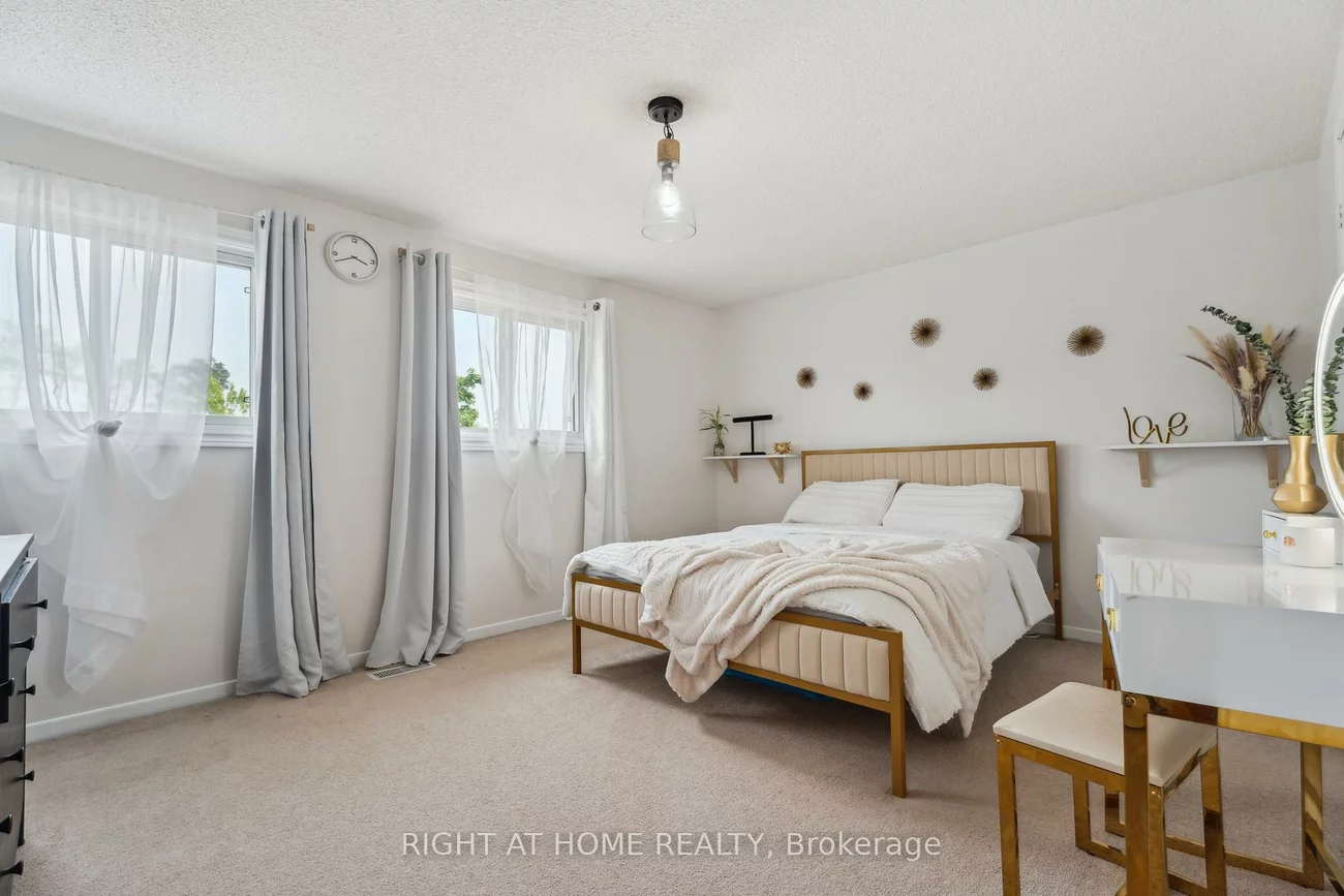 54, Shakespeare, Letitia Heights, Barrie