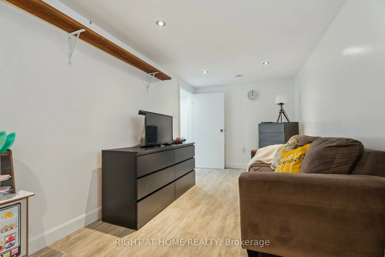 54, Shakespeare, Letitia Heights, Barrie