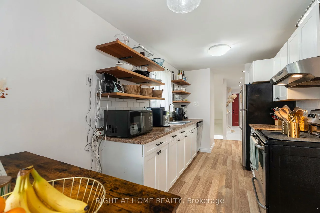 54, Shakespeare, Letitia Heights, Barrie