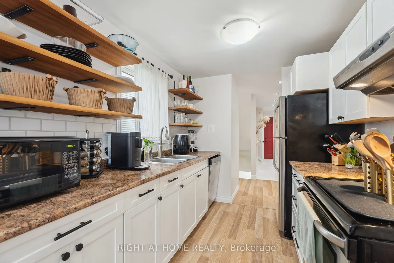54, Shakespeare, Letitia Heights, Barrie