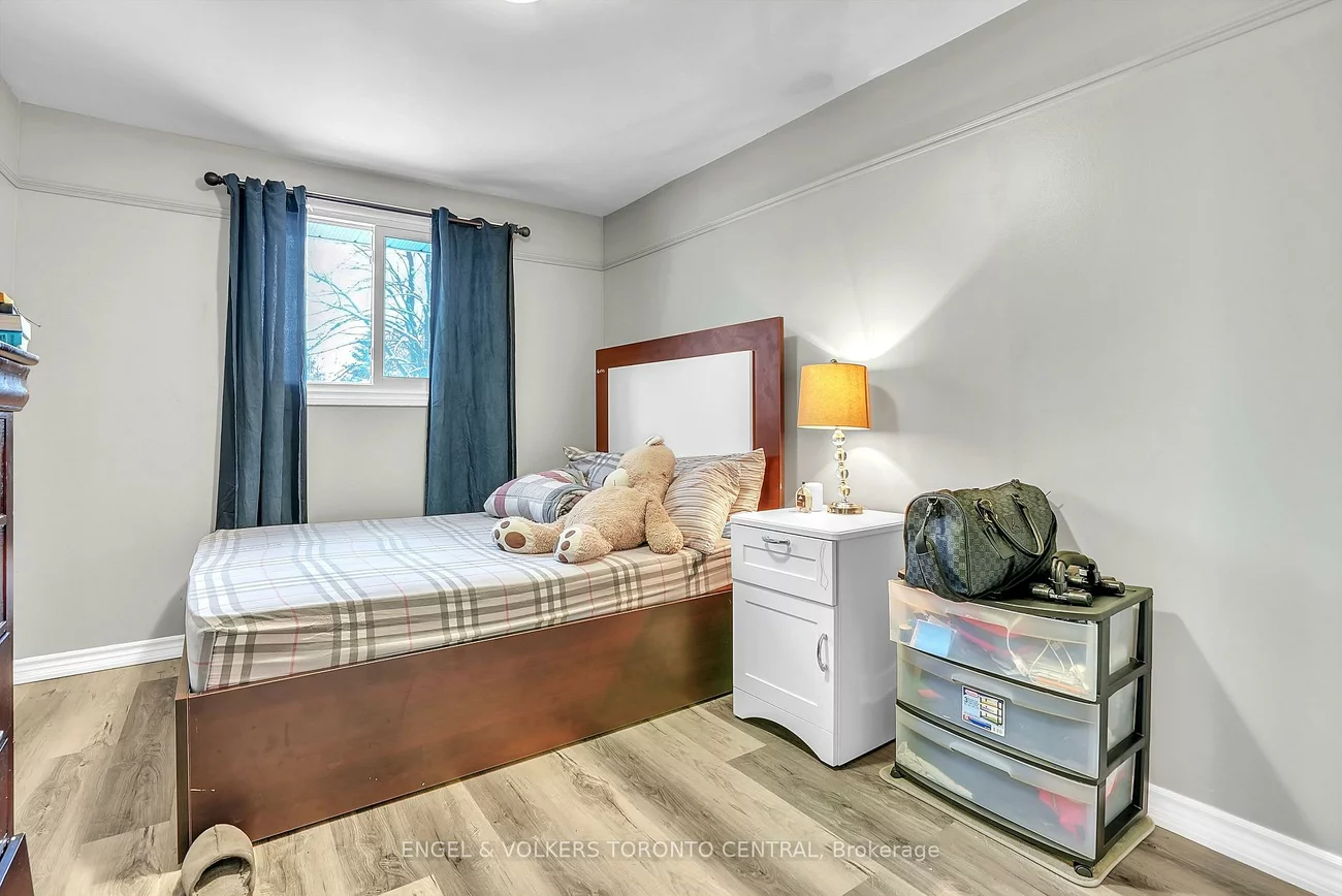 39, Bernick, Grove East, Barrie