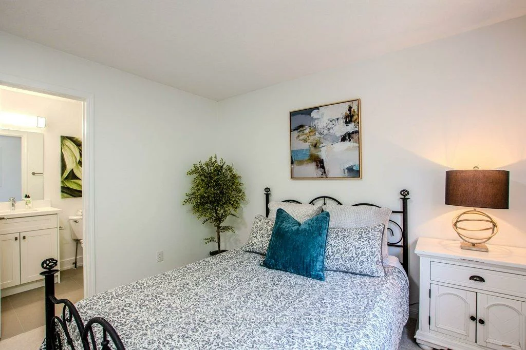 108, Hawthorne, Ardagh, Barrie