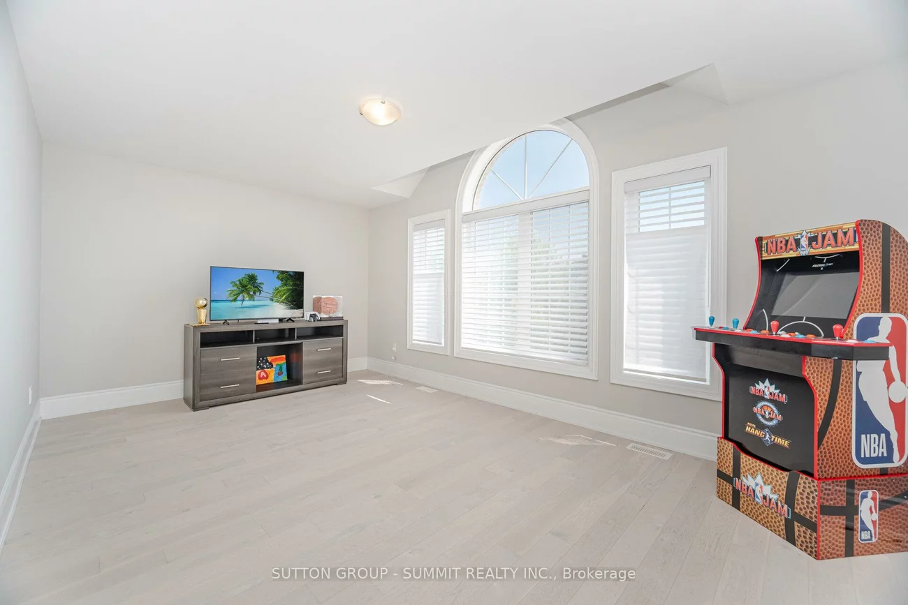 16, Westminster, Innis-Shore, Barrie