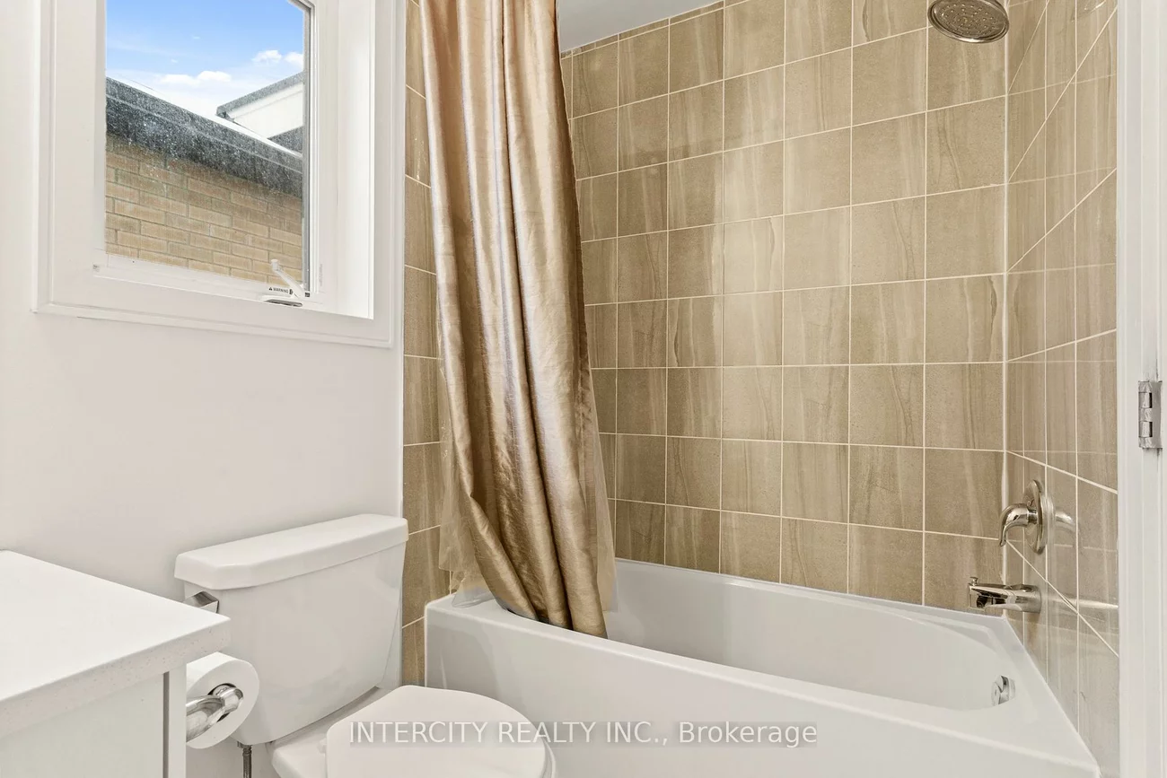 14, Blue Forest, Innis-Shore, Barrie