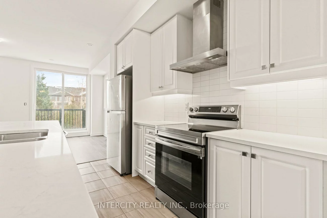 14, Blue Forest, Innis-Shore, Barrie