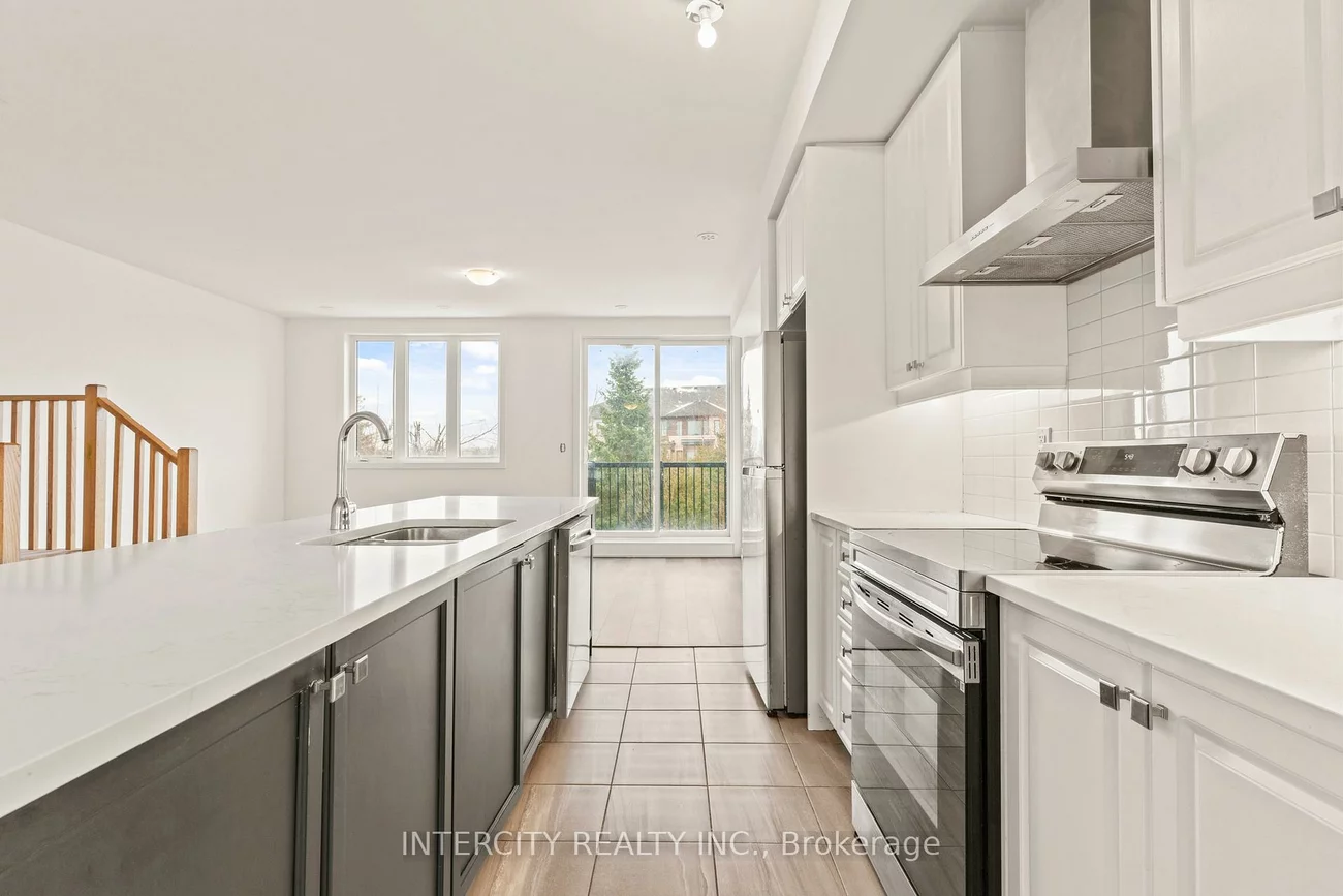 14, Blue Forest, Innis-Shore, Barrie