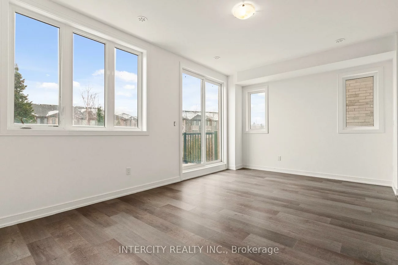 14, Blue Forest, Innis-Shore, Barrie