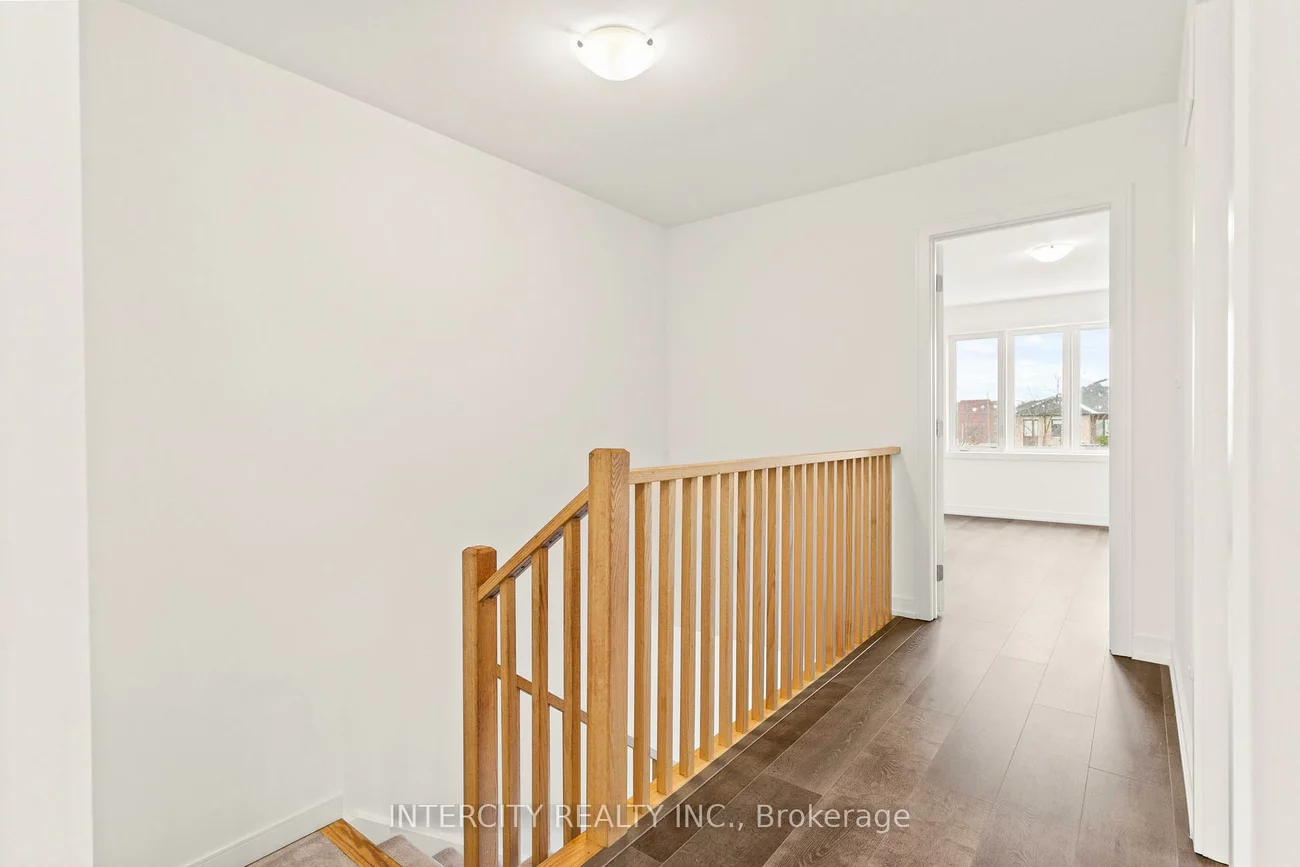 14, Blue Forest, Innis-Shore, Barrie
