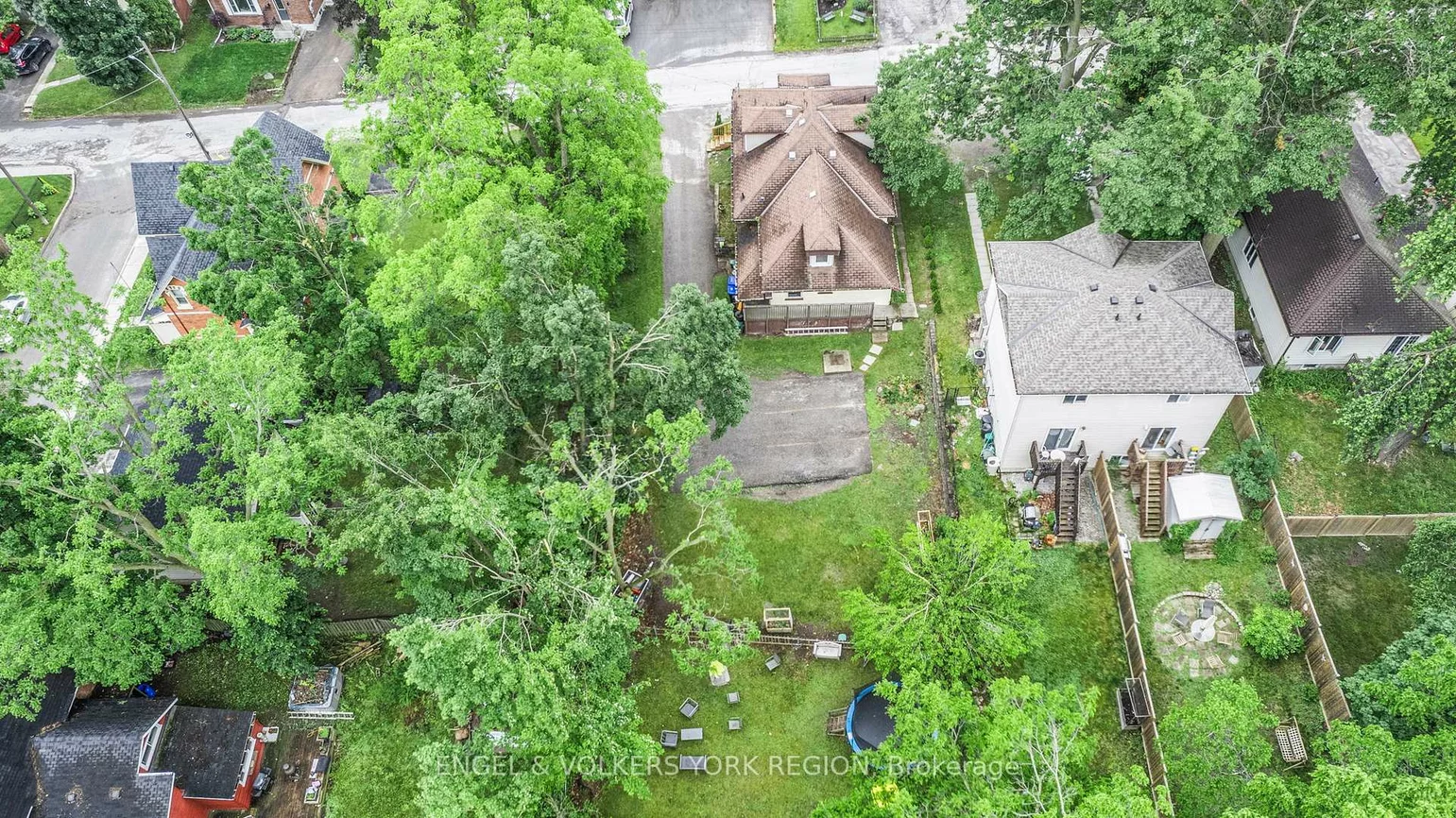 23, Lount, Wellington, Barrie