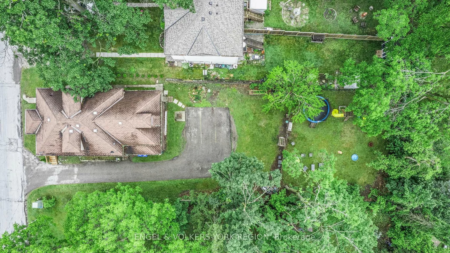 23, Lount, Wellington, Barrie