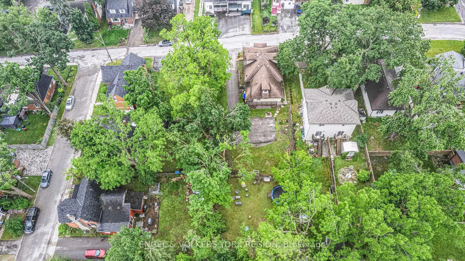 23, Lount, Wellington, Barrie