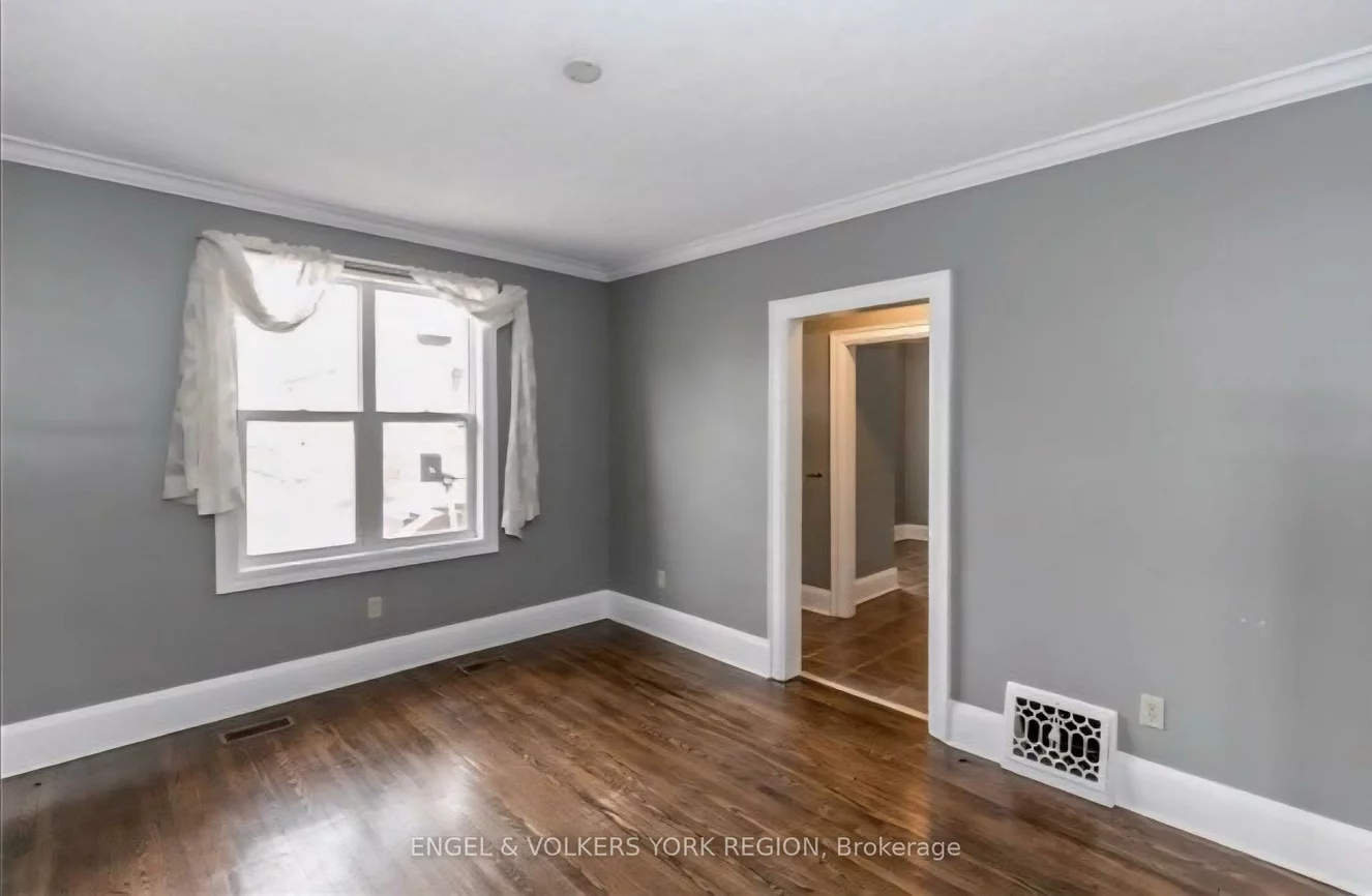 23, Lount, Wellington, Barrie
