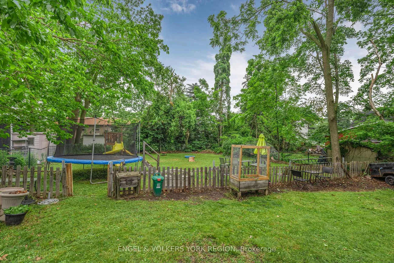 23, Lount, Wellington, Barrie