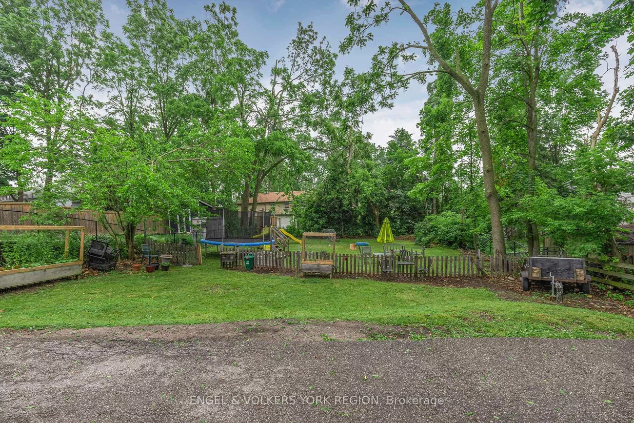 23, Lount, Wellington, Barrie