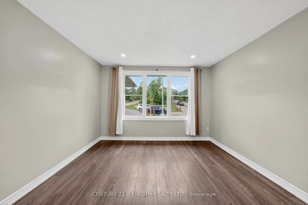 29, Daphne, Cundles East, Barrie