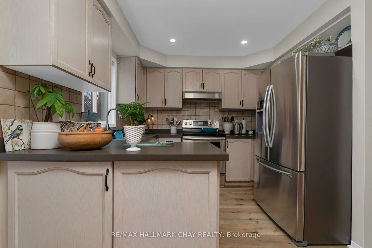47, Finlay, West Bayfield, Barrie