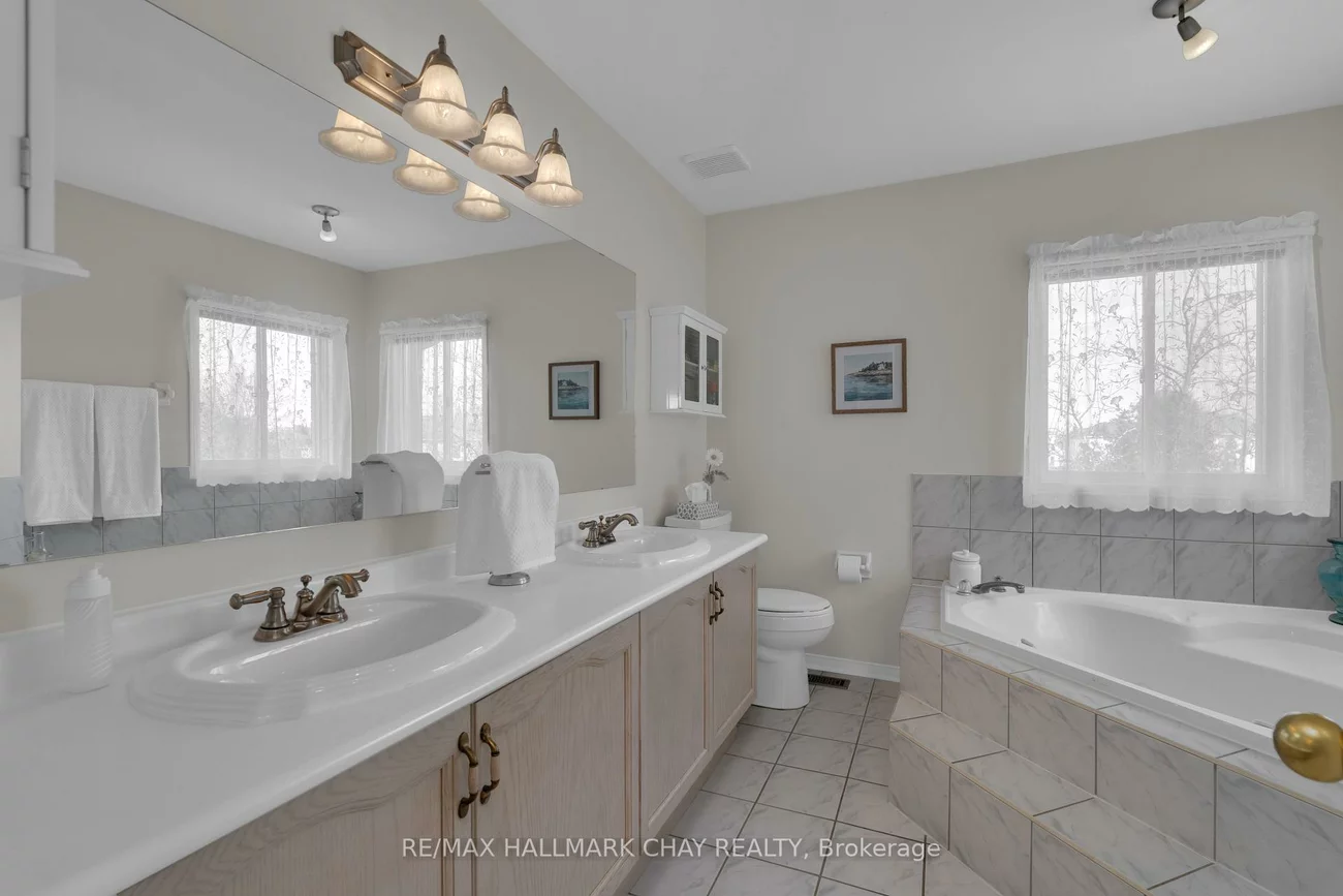 47, Finlay, West Bayfield, Barrie