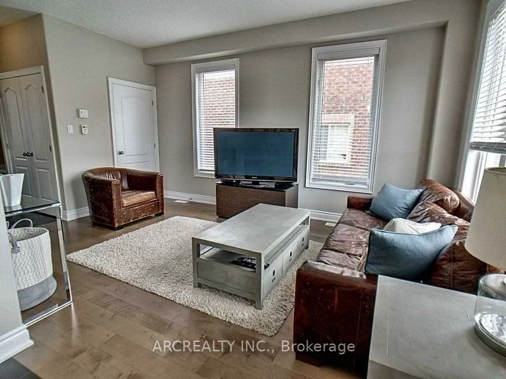 36, Booth, Painswick South, Barrie