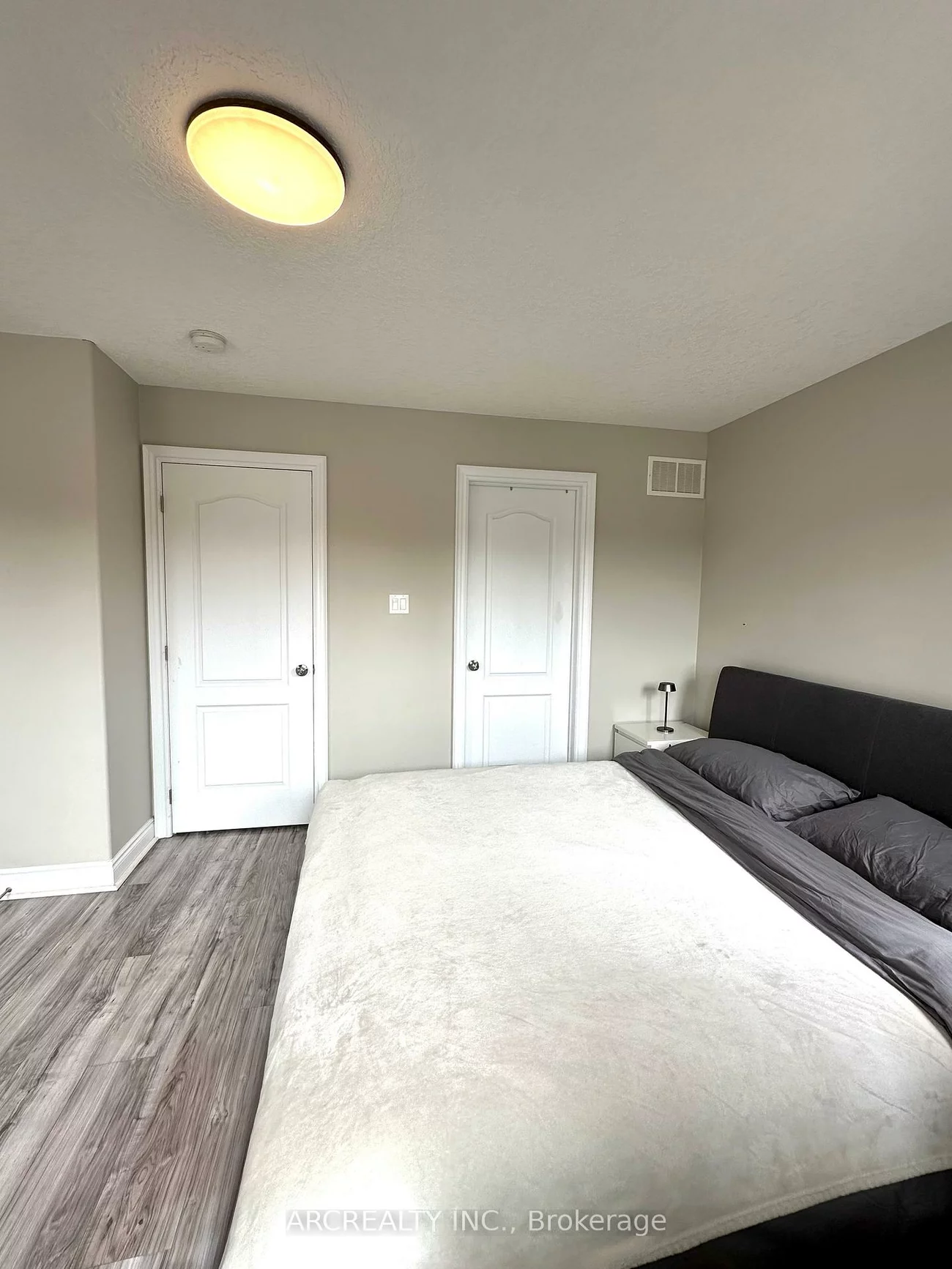 36, Booth, Painswick South, Barrie