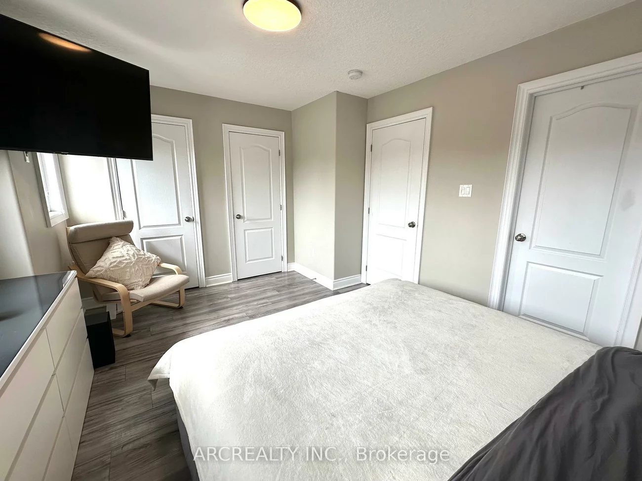 36, Booth, Painswick South, Barrie