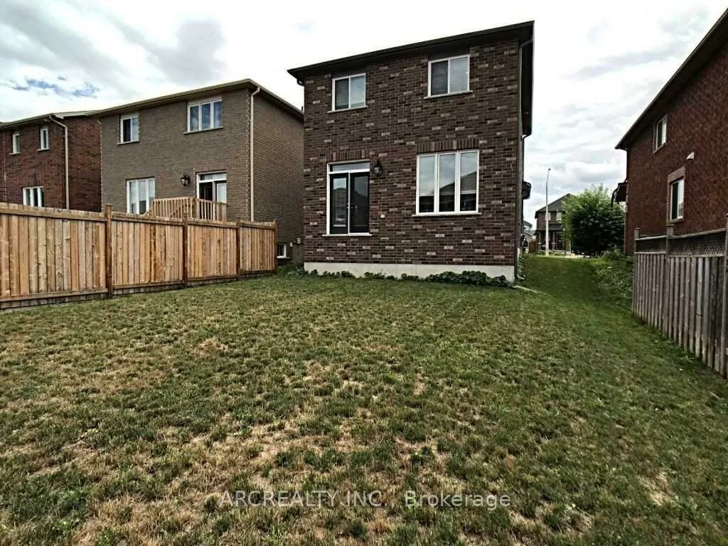 36, Booth, Painswick South, Barrie