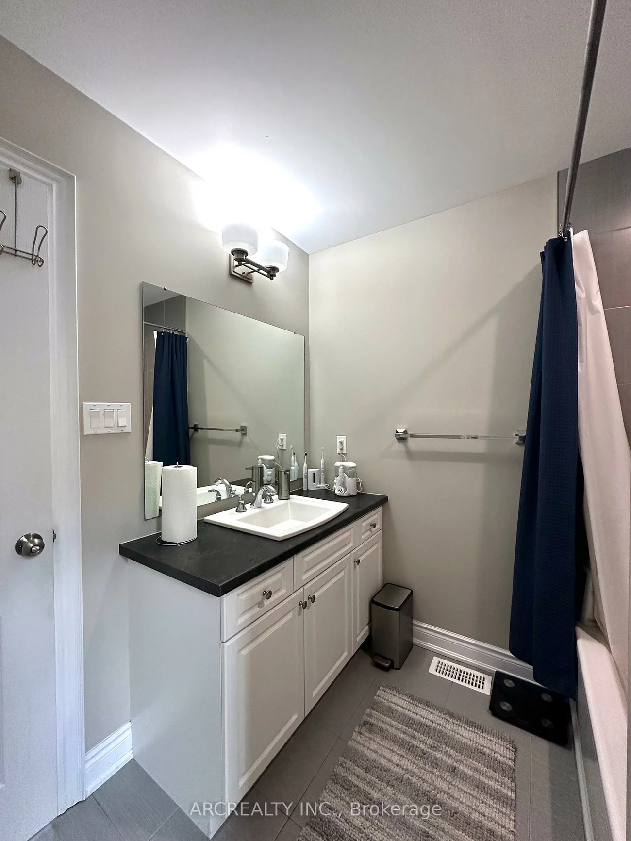 36, Booth, Painswick South, Barrie