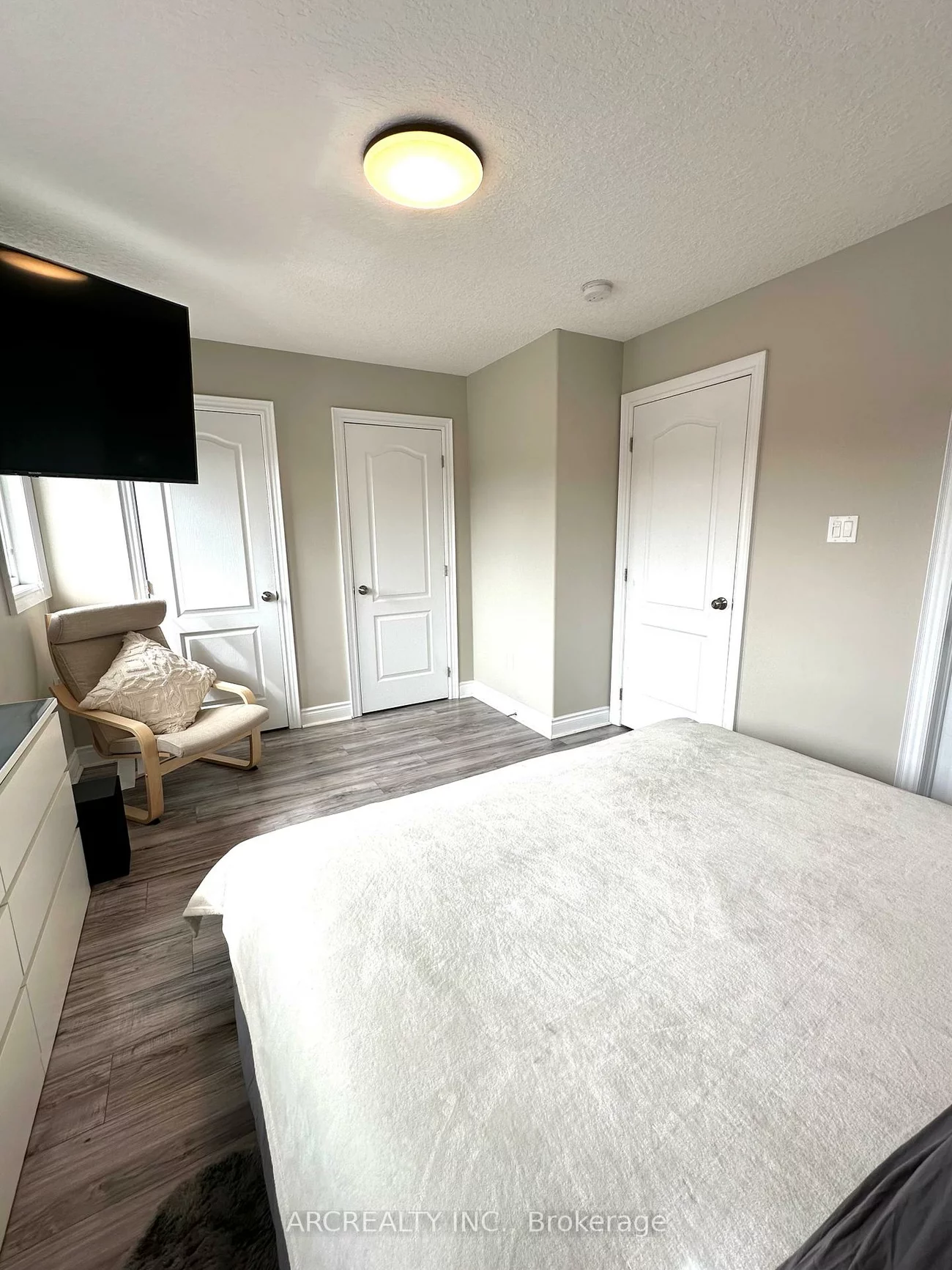 36, Booth, Painswick South, Barrie