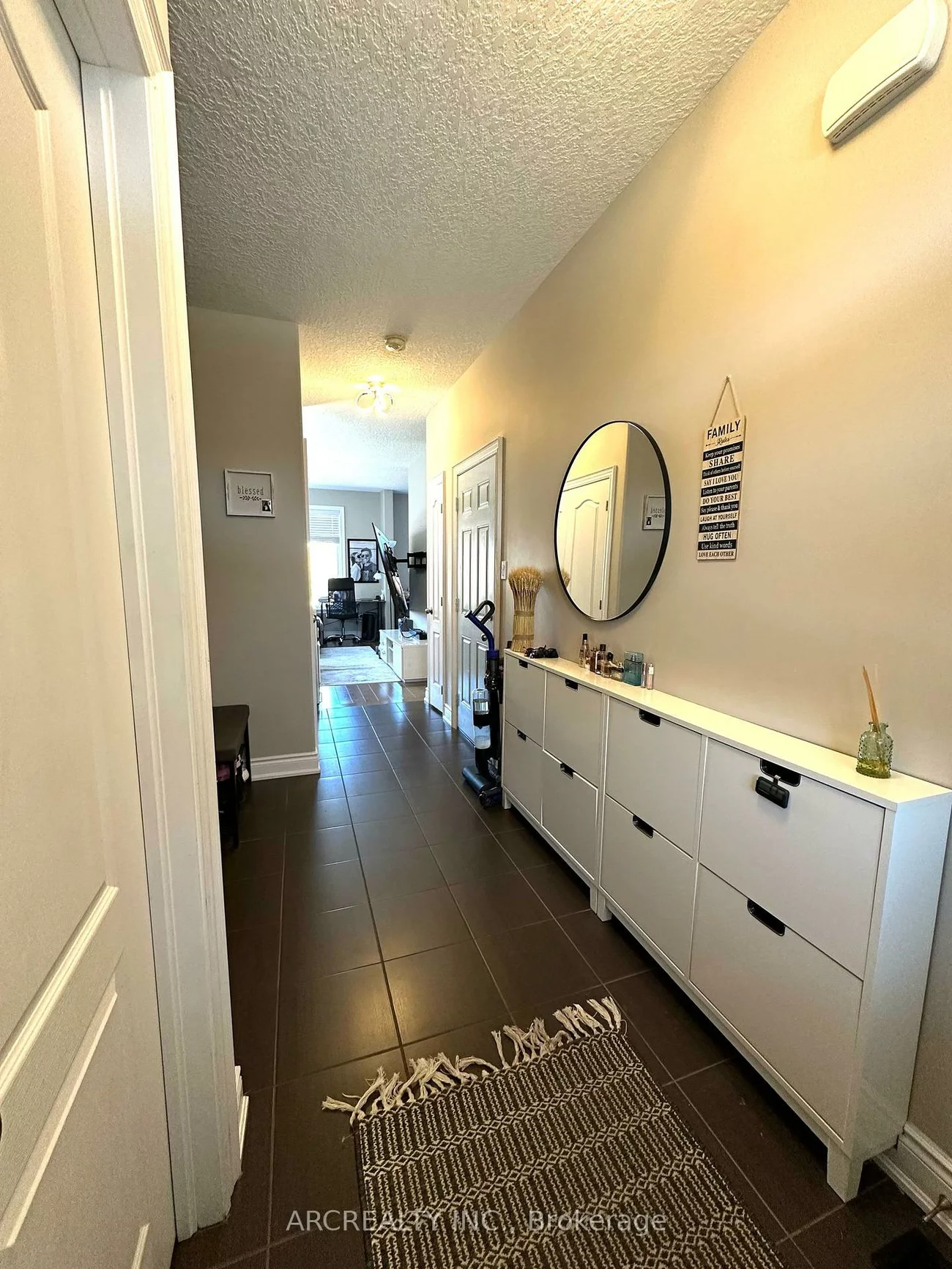 36, Booth, Painswick South, Barrie