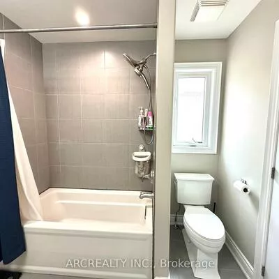 36, Booth, Painswick South, Barrie