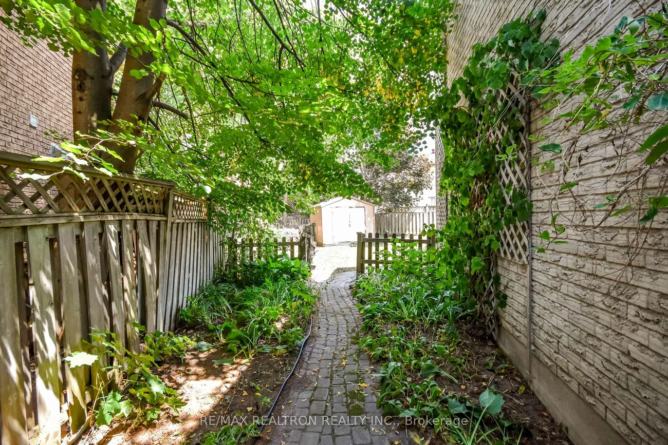 54, Carruthers, Grove East, Barrie