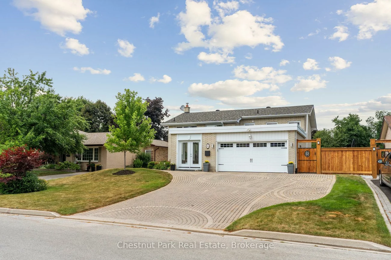 16, Davies, Grove East, Barrie