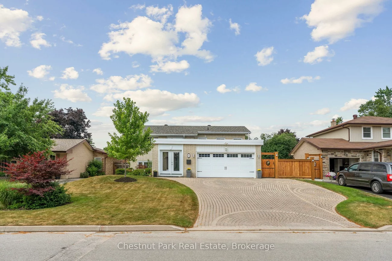 16, Davies, Grove East, Barrie