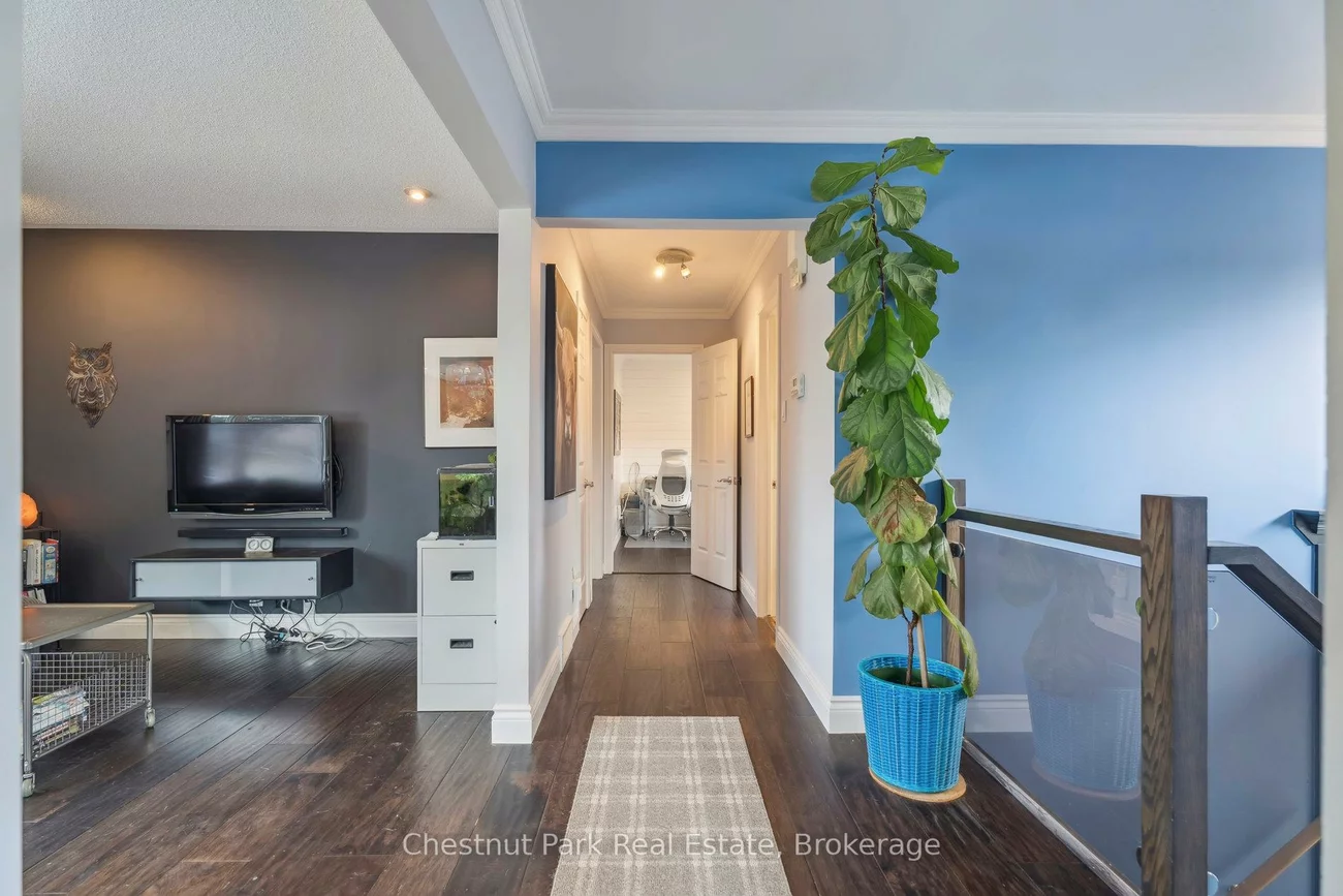 16, Davies, Grove East, Barrie