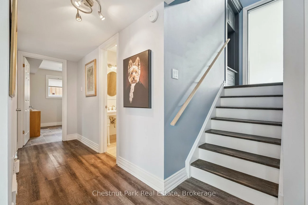 16, Davies, Grove East, Barrie