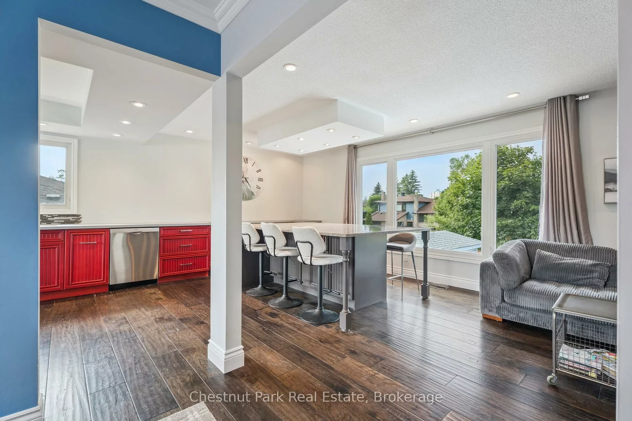 16, Davies, Grove East, Barrie