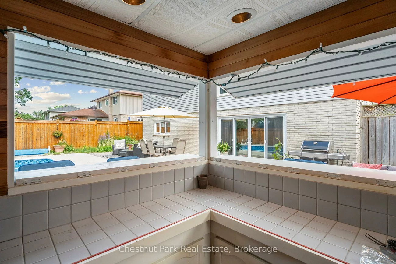 16, Davies, Grove East, Barrie