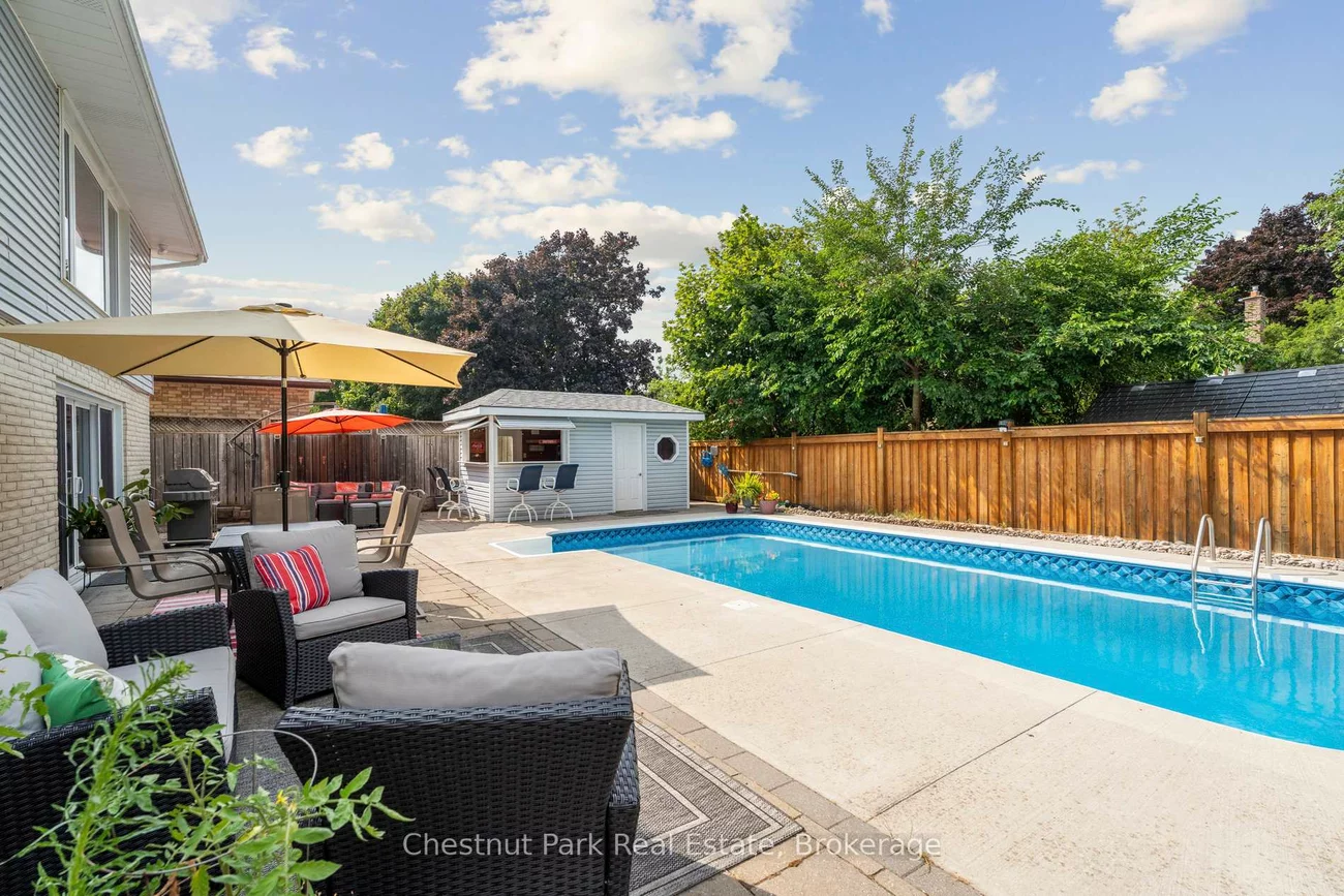 16, Davies, Grove East, Barrie