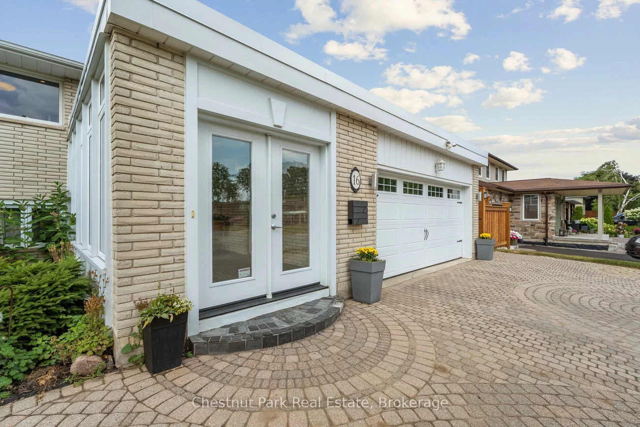16, Davies, Grove East, Barrie