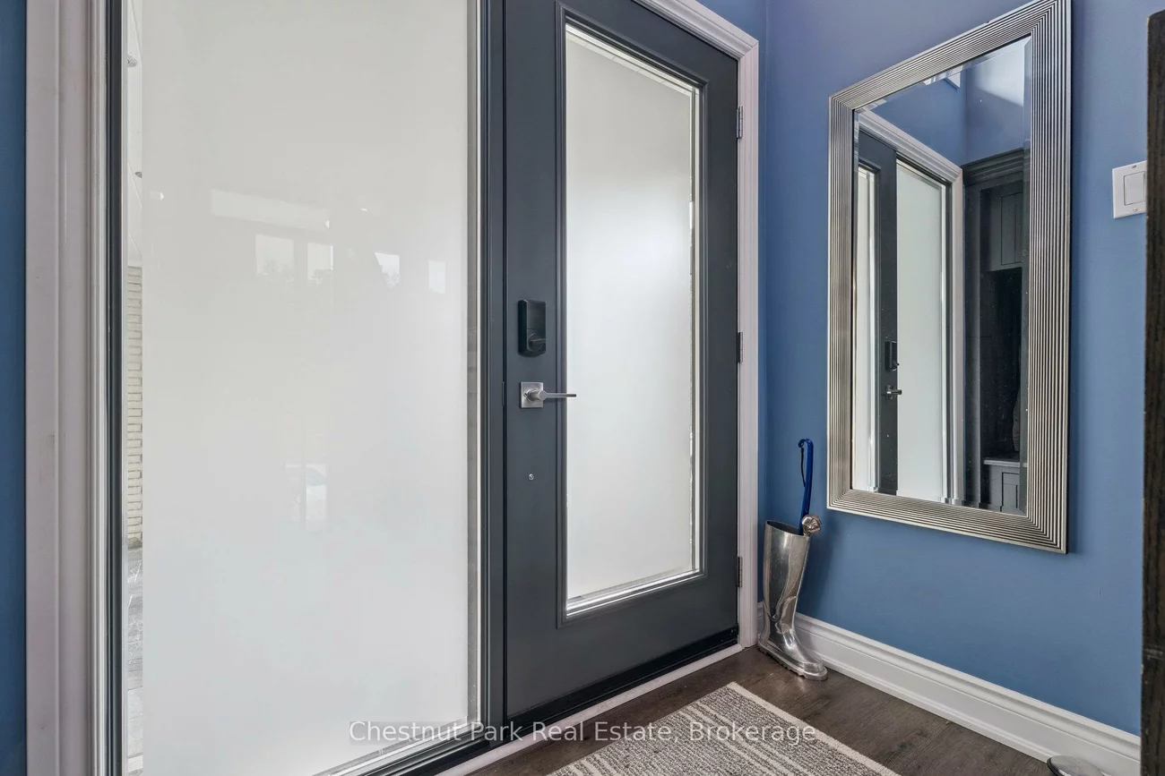 16, Davies, Grove East, Barrie