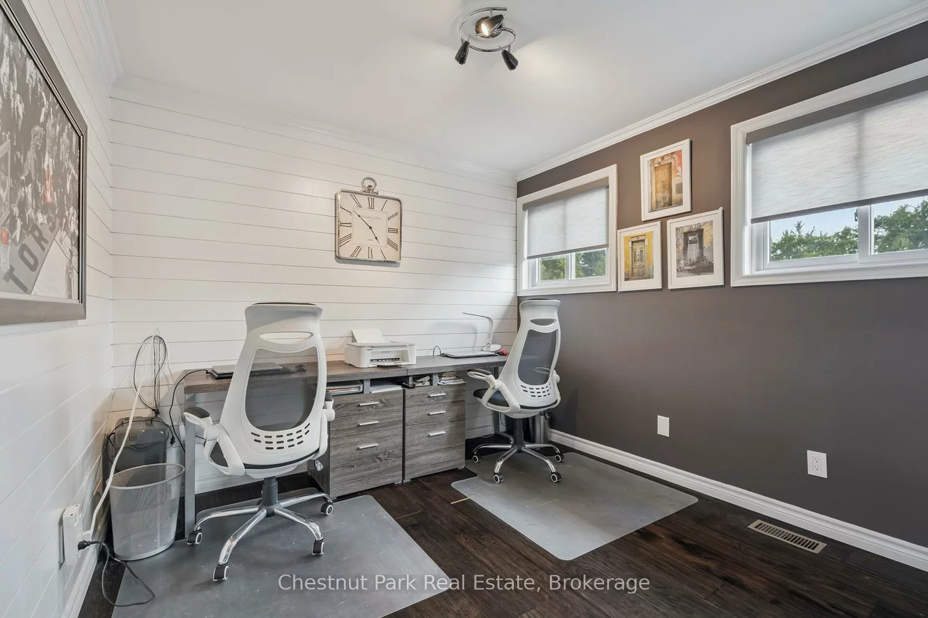 16, Davies, Grove East, Barrie