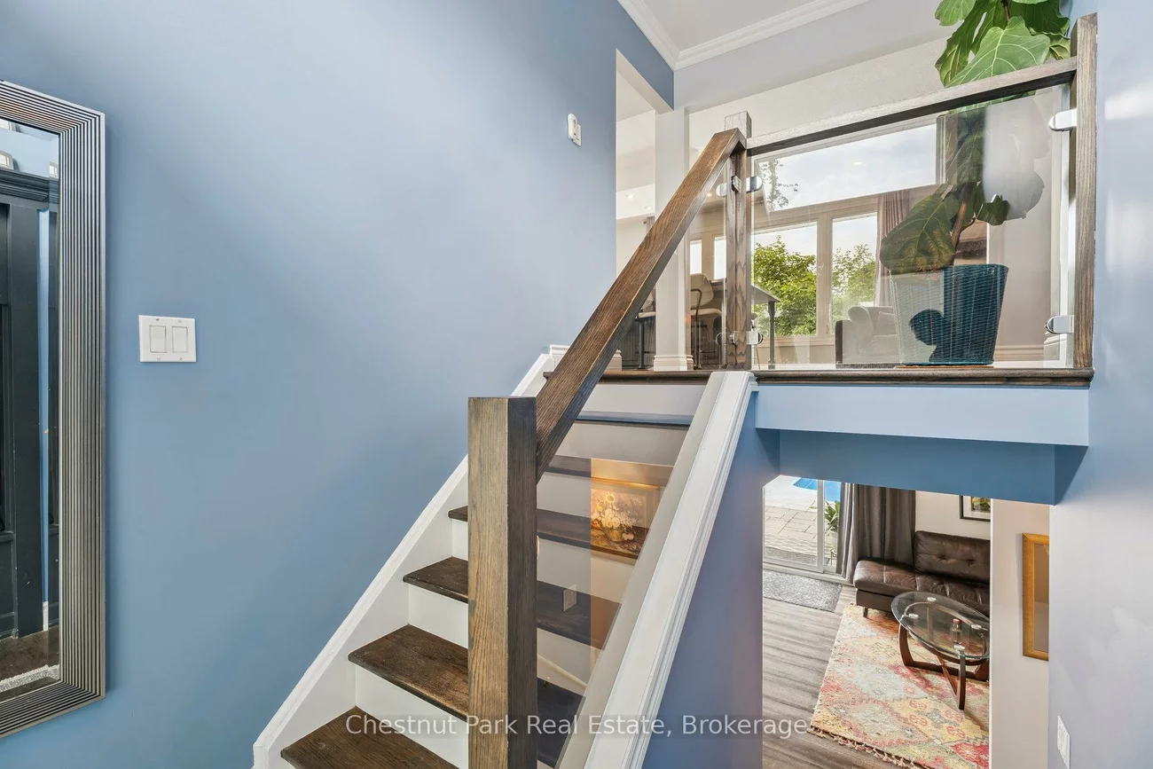 16, Davies, Grove East, Barrie