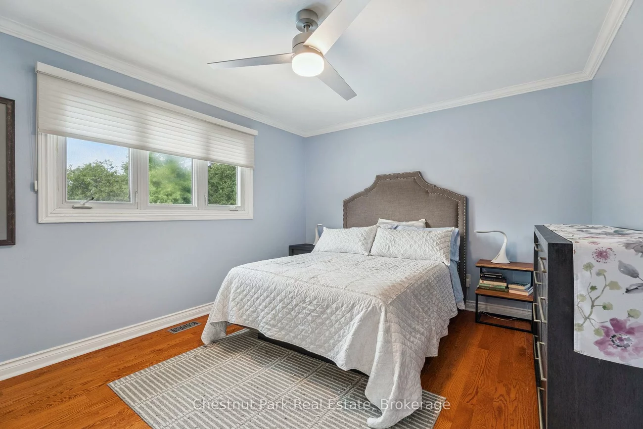 16, Davies, Grove East, Barrie
