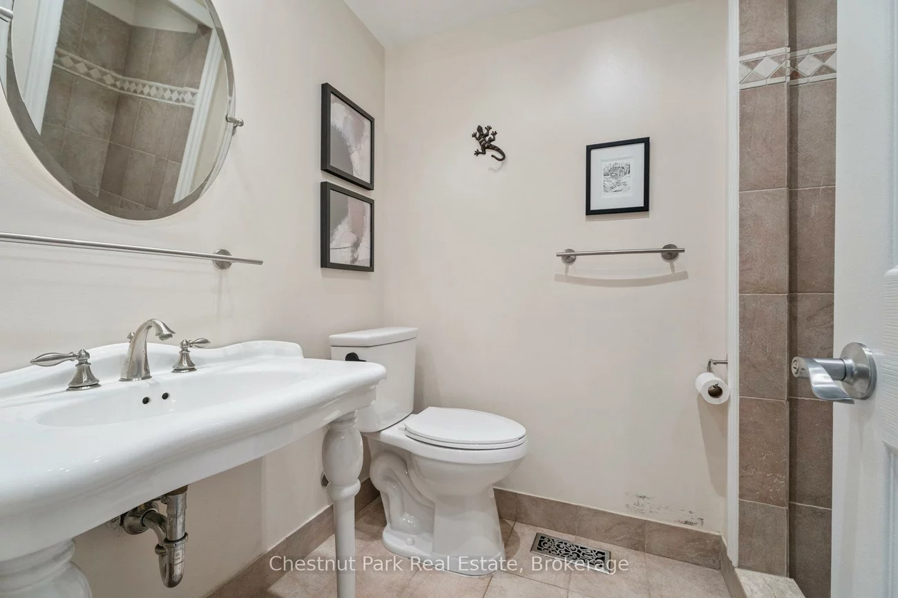 16, Davies, Grove East, Barrie