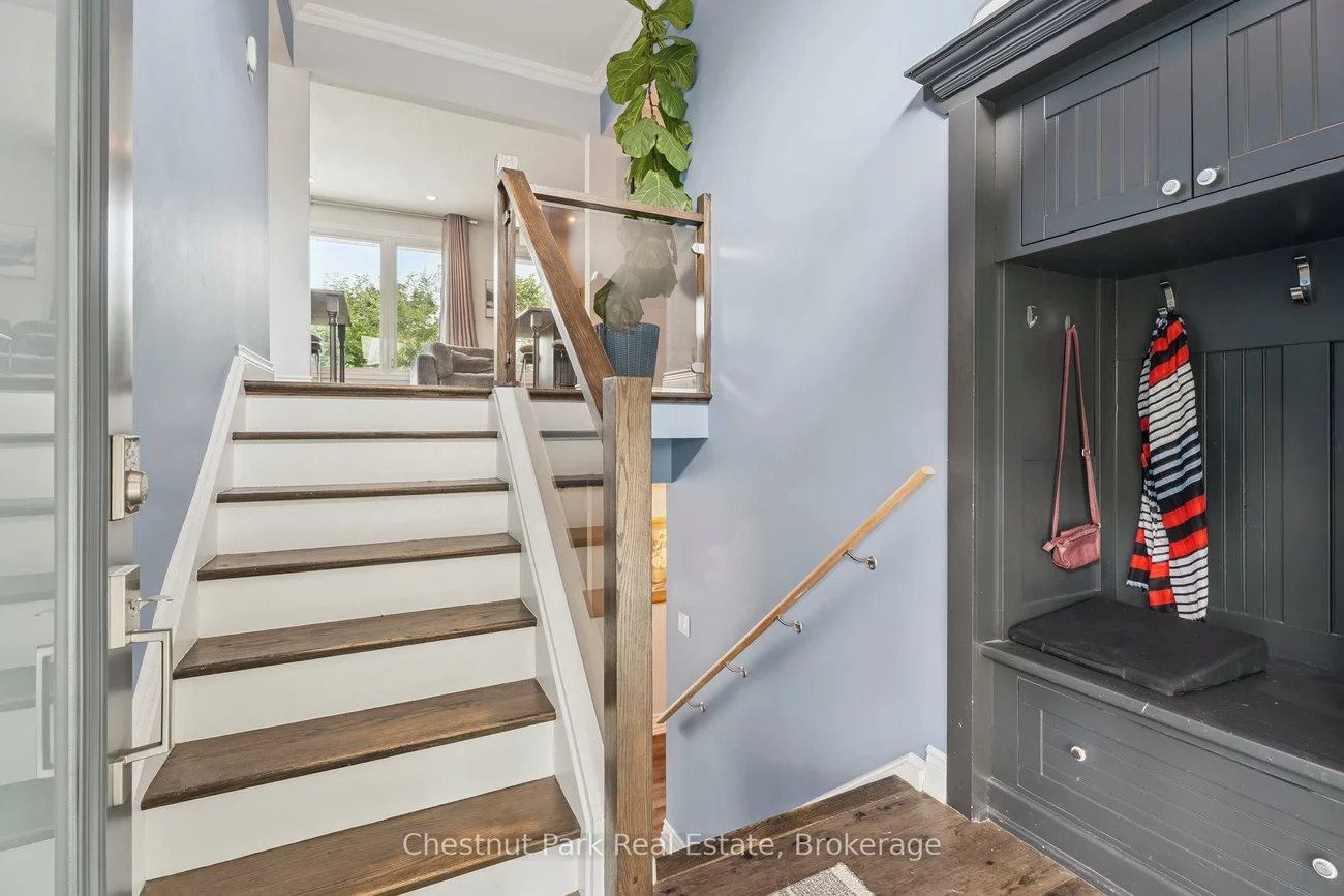 16, Davies, Grove East, Barrie