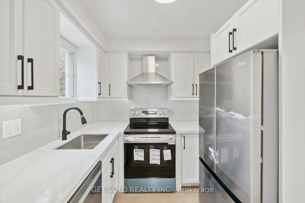 232, Kozlov, West Bayfield, Barrie